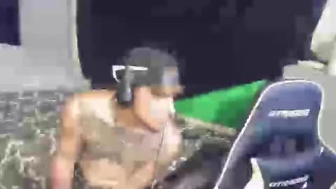 Snapshot of igetherwetter chatting on November 10, 11:59 pm Amiri Roue online show from November 10, 11:59 pm