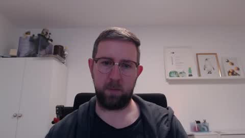 Snapshot of iggi2707 chatting on December 9, 10:11 am ner d online show from December 9, 10:11 am