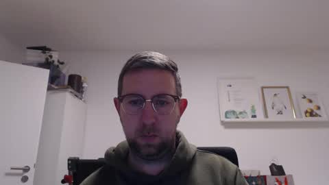 Snapshot of iggi2707 chatting on December 16, 7:15 am ner d online show from December 16, 7:15 am