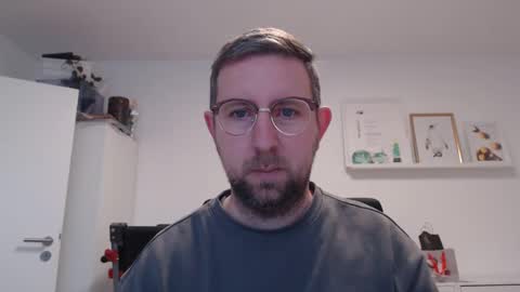 Snapshot of iggi2707 chatting on December 19, 8:23 am ner d online show from December 19, 8:23 am