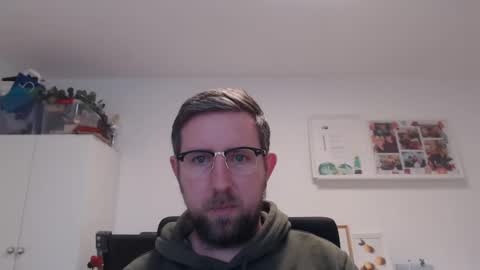 Snapshot of iggi2707 chatting on February 3, 8:35 am ner d online show from February 3, 8:35 am