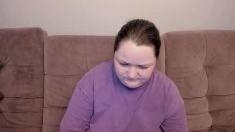 Snapshot of ihaveasecret_ chatting on June 19, 4:28 am Alice online show from June 19, 4:28 am