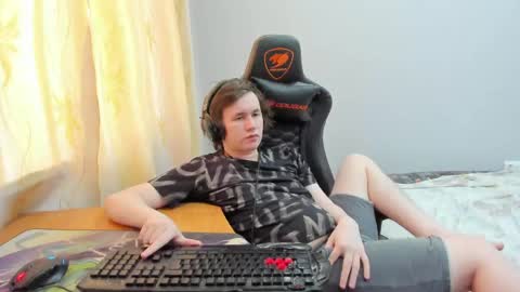 iliaskris online show from April 15, 3:46 am