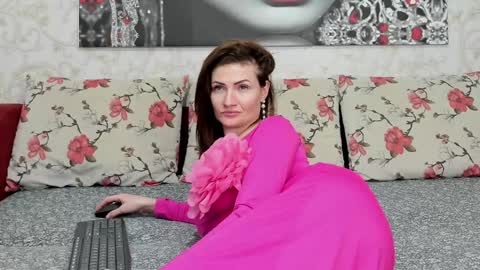 Snapshot of illegalbeauty87 chatting on December 3, 3:41 am Ingrid or more easier...Miss  GoDDess Mistress online show from December 3, 3:41 am
