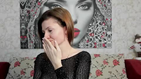 Snapshot of illegalbeauty87 chatting on December 20, 9:28 pm Ingrid or more easier...Miss  GoDDess Mistress online show from December 20, 9:28 pm