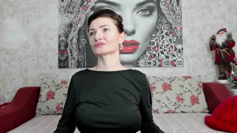 Snapshot of illegalbeauty87 chatting on December 23, 9:18 pm Ingrid or more easier...Miss  GoDDess Mistress online show from December 23, 9:18 pm
