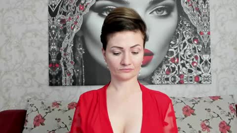 Snapshot of illegalbeauty87 chatting on December 24, 12:22 am Ingrid or more easier...Miss  GoDDess Mistress online show from December 24, 12:22 am