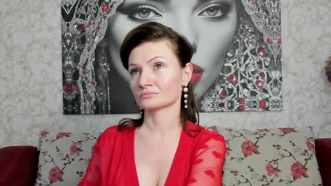 Snapshot of illegalbeauty87 chatting on December 24, 10:39 pm Ingrid or more easier...Miss  GoDDess Mistress online show from December 24, 10:39 pm