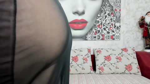 Snapshot of illegalbeauty87 chatting on January 2, 8:02 pm Ingrid or more easier...Miss  GoDDess Mistress online show from January 2, 8:02 pm