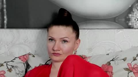 Snapshot of illegalbeauty87 chatting on January 27, 9:44 pm Ingrid or more easier...Miss  GoDDess Mistress online show from January 27, 9:44 pm