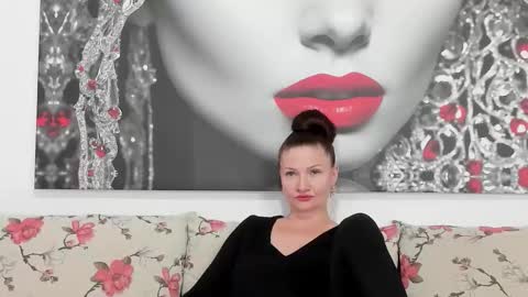 Snapshot of illegalbeauty87 chatting on September 9, 11:04 pm Ingrid or more easier...Miss  GoDDess Mistress online show from September 9, 11:04 pm