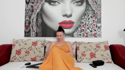 Snapshot of illegalbeauty87 chatting on September 10, 7:47 pm Ingrid or more easier...Miss  GoDDess Mistress online show from September 10, 7:47 pm