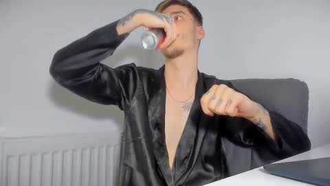 Snapshot of illusions888 chatting on November 18, 11:47 am D-Illusion online show from November 18, 11:47 am