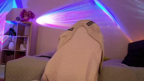 ilucyme online show from December 13, 7:43 pm