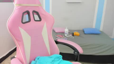 Snapshot of im_angels7 chatting on January 10, 4:33 am Angela online show from January 10, 4:33 am