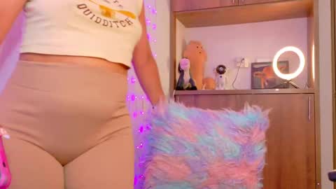 im_anna_ online show from April 4, 3:09 pm