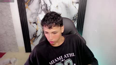 Snapshot of im_david01 chatting on December 1, 1:05 pm im_david01 online show from December 1, 1:05 pm