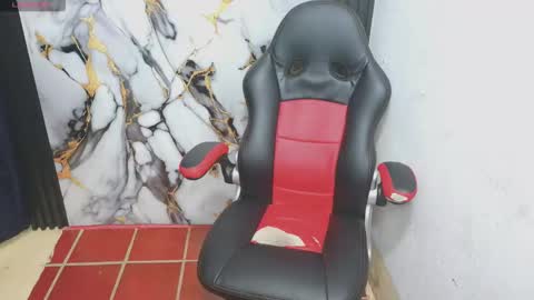 Snapshot of im_david01 chatting on January 6, 2:32 pm im_david01 online show from January 6, 2:32 pm