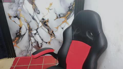 Snapshot of im_david01 chatting on January 7, 2:41 pm im_david01 online show from January 7, 2:41 pm