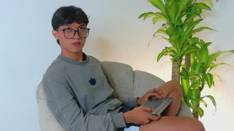 Snapshot of im_erick chatting on May 13, 2:20 am Erick online show from May 13, 2:20 am