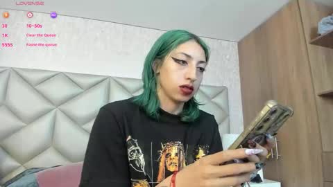  Im Gaia online show from December 1, 12:32 pm