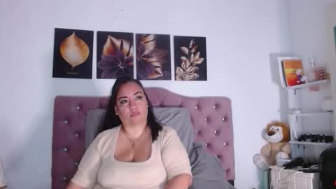 Snapshot of im_helenn_ chatting on October 22, 9:20 am Hellen online show from October 22, 9:20 am