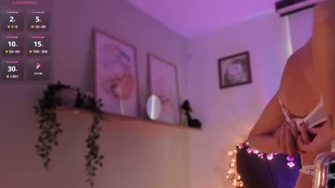 Snapshot of im_isabellaa chatting on June 9, 9:04 pm Isa online show from June 9, 9:04 pm