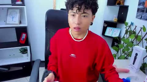 Snapshot of im_mathias chatting on October 23, 7:45 pm mathias online show from October 23, 7:45 pm