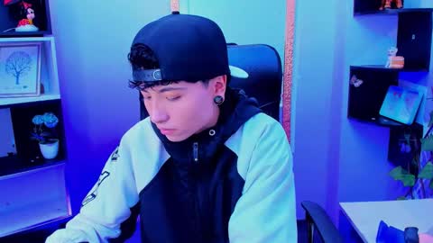 Snapshot of im_mathias chatting on November 25, 2:44 am mathias online show from November 25, 2:44 am