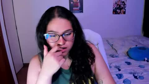 mei mei uwu online show from December 19, 3:02 am