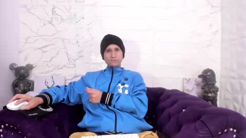 im_milan_rs online show from January 30, 9:47 am