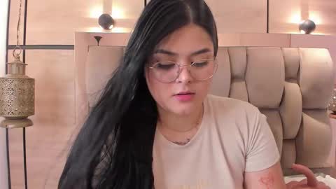 im mou  online show from December 19, 1:07 pm