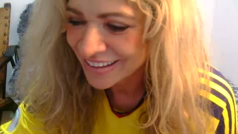 Snapshot of im_sharonr chatting on June 27, 4:45 pm Sharon online show from June 27, 4:45 pm