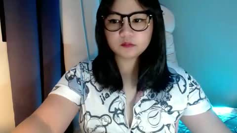 Snapshot of im_ur_cutiewife chatting on November 3, 7:37 pm cherryl online show from November 3, 7:37 pm