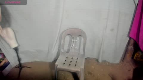 ella may online show from September 30, 10:09 am