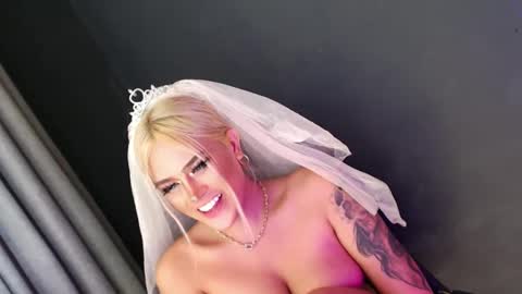 Candy Moore online show from December 5, 1:14 am