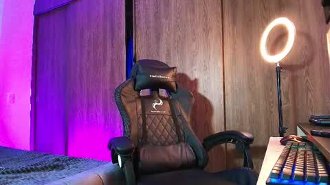 im_usuga online show from March 28, 12:05 pm