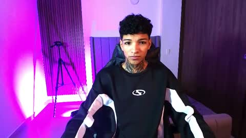 im_usuga online show from April 6, 11:33 am