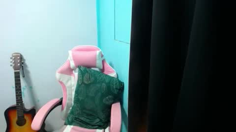 Snapshot of im_your_sexy_wifexxx chatting on September 8, 8:19 pm Ms. M online show from September 8, 8:19 pm