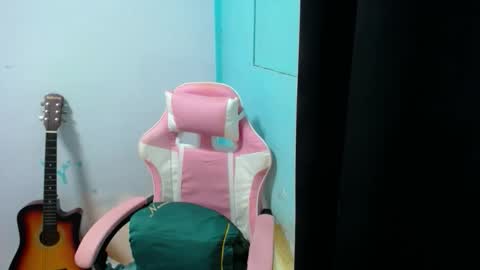 Snapshot of im_your_sexy_wifexxx chatting on October 28, 7:23 am Ms. M online show from October 28, 7:23 am