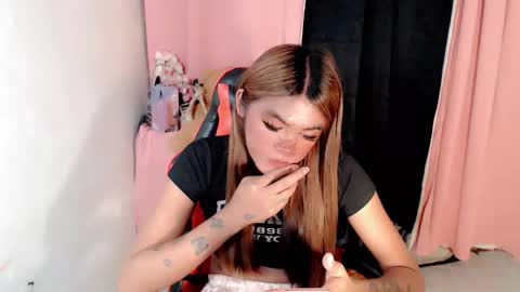 Snapshot of im_yourfairyannaxx chatting on February 25, 1:04 am im_yourfairyannaxx online show from February 25, 1:04 am