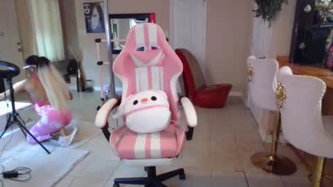 Snapshot of iman_love chatting on October 2, 7:21 pm iman_love online show from October 2, 7:21 pm