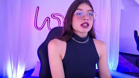 Chloe online show from October 14, 9:15 pm
