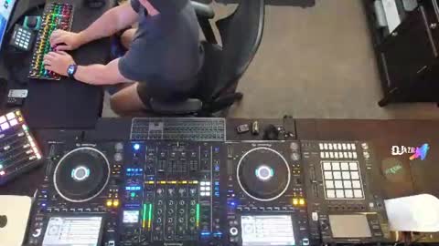 Snapshot of imdjazra chatting on June 9, 1:28 am DJ Azra online show from June 9, 1:28 am