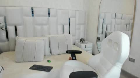 Snapshot of imkrystall chatting on November 11, 8:31 pm Krystall online show from November 11, 8:31 pm