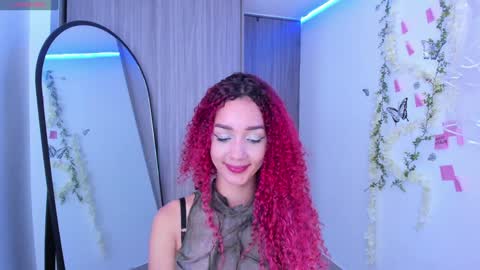 Snapshot of immia_rosse chatting on December 12, 1:32 am mia --------- COL TIME online show from December 12, 1:32 am