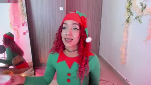 Snapshot of immia_rosse chatting on December 16, 3:19 am mia --------- COL TIME online show from December 16, 3:19 am