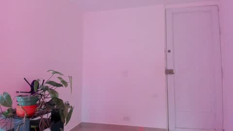 Snapshot of immia_rosse chatting on December 22, 2:49 am mia --------- COL TIME online show from December 22, 2:49 am