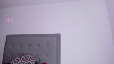 Snapshot of immia_rosse chatting on February 9, 1:44 am mia --------- COL TIME online show from February 9, 1:44 am