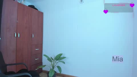 Snapshot of immia_rosse chatting on November 6, 9:26 pm mia --------- COL TIME online show from November 6, 9:26 pm